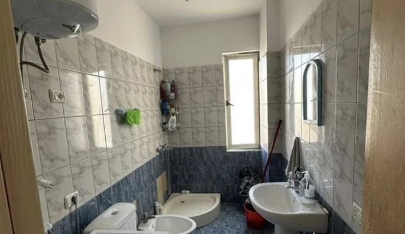 Tirane, jepet me qera apartament 2+1 Kati 7, 95 m² 400 € (Yzberisht)