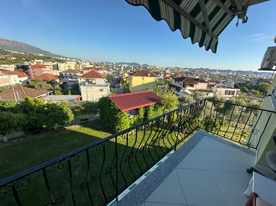 Tirane, jepet me qera apartament 3+1+Ballkon Kati 2, 190 m² 750 € (Rruga “Prengaj” Babrru)