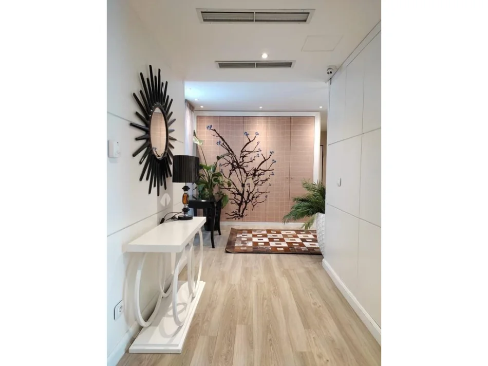 Tirane, jepet me qera apartament 3+1+Ballkon Kati 3, 190 m² 2.000 € (kompleksi Nobis)