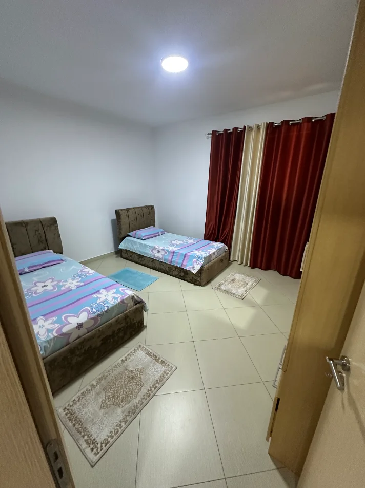 Tirane, jepet me qera apartament 3+1+Ballkon Kati 2, 190 m² 750 € (Rruga “Prengaj” Babrru)