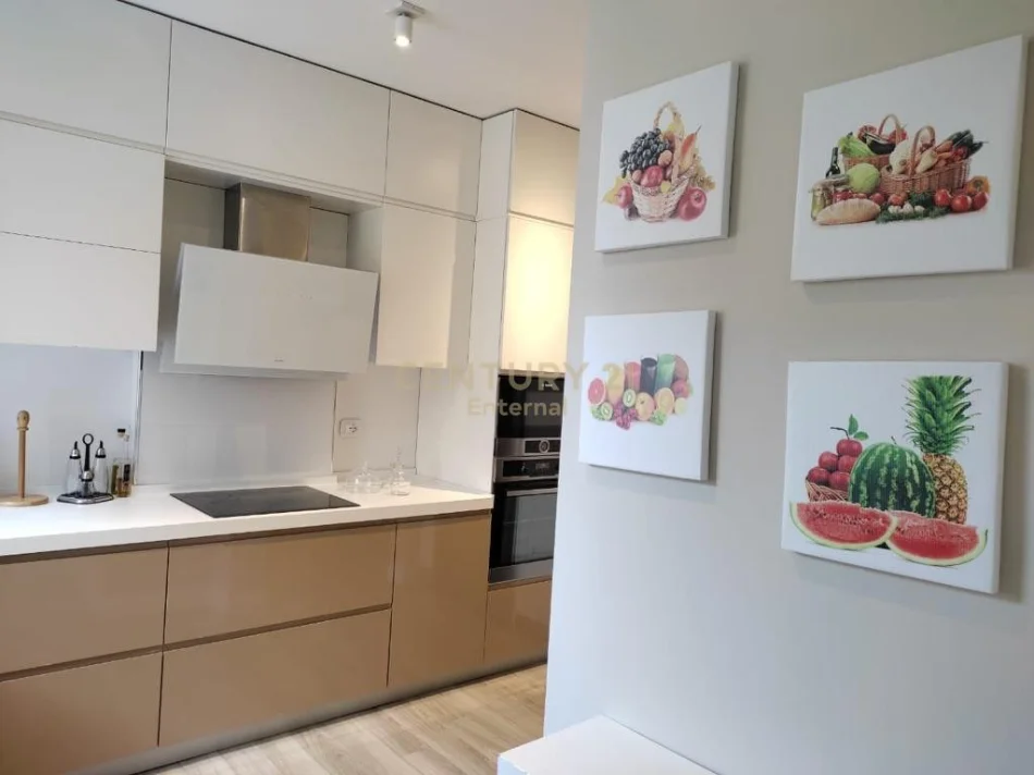 Tirane, jepet me qera apartament 3+1+Ballkon Kati 3, 190 m² 2.000 € (kompleksi Nobis)