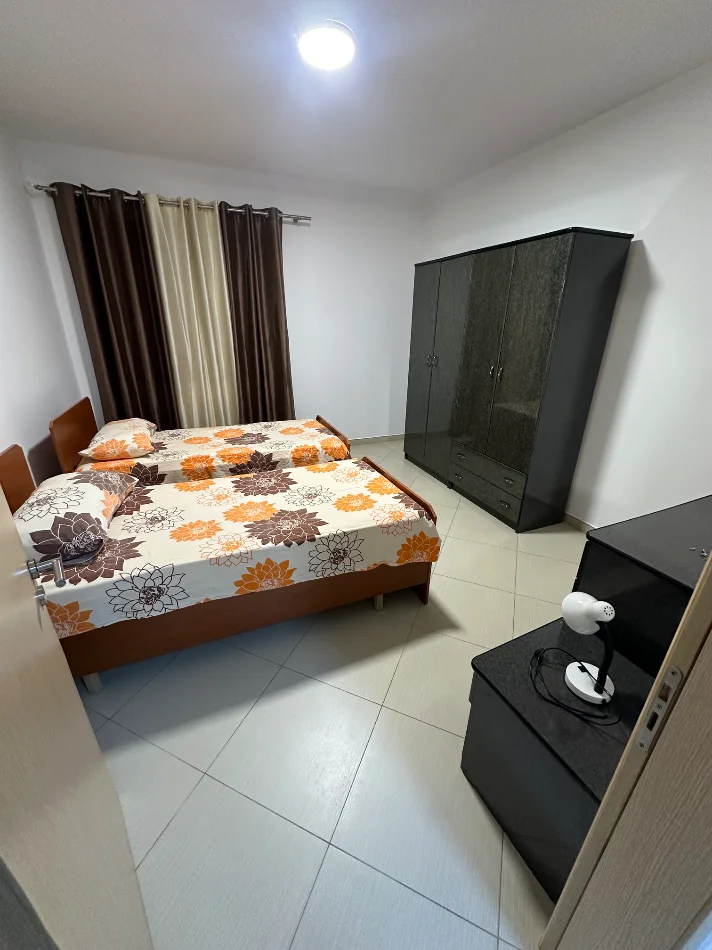 Tirane, jepet me qera apartament 3+1+Ballkon Kati 2, 190 m² 750 € (Rruga “Prengaj” Babrru)