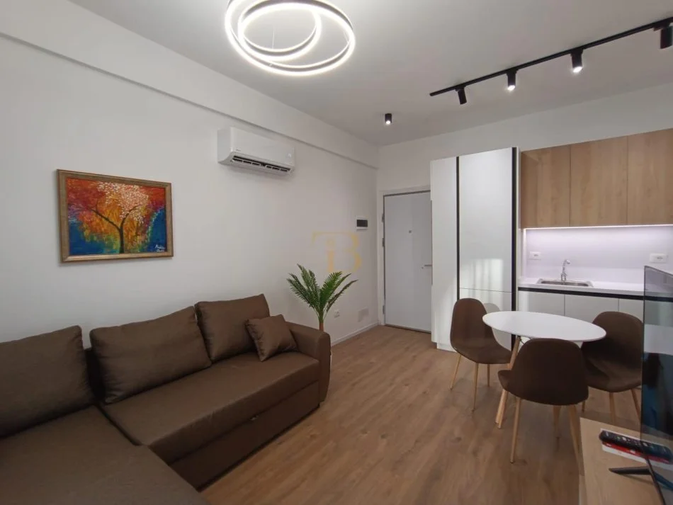 Tirane, jepet me qera apartament 1+1 , 60 m² 450 € 