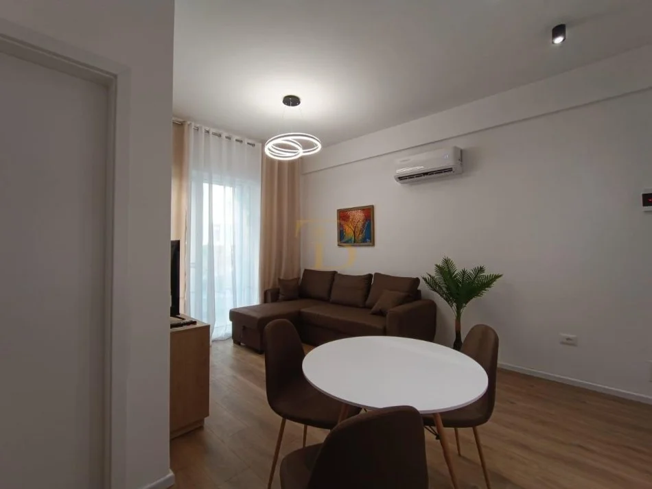 Tirane, jepet me qera apartament 1+1 , 60 m² 450 € 