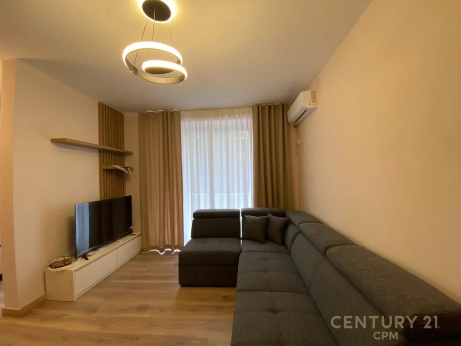 Tirane, jepet me qera apartament 1+1+Ballkon Kati 3, 641 m² 550 € 