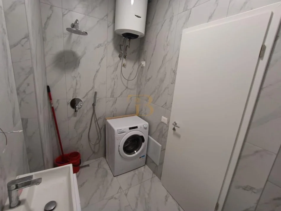 Tirane, jepet me qera apartament 1+1 , 60 m² 450 € 