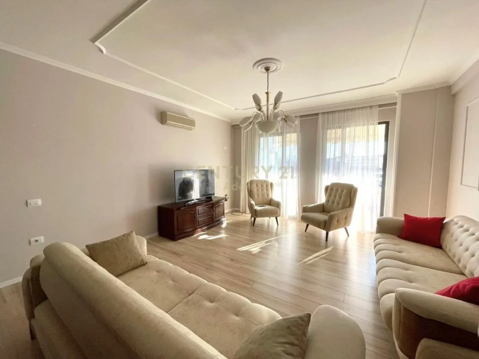 Tirane, jepet me qera apartament 2+1 Kati 7, 120 m² 750 € 