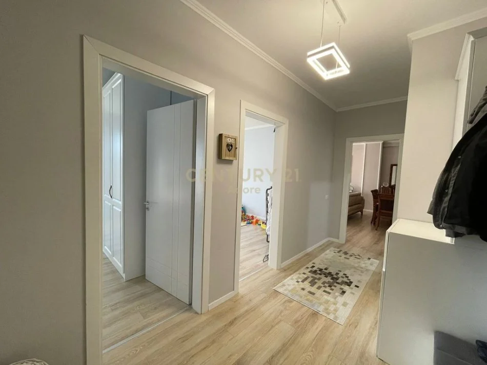 Tirane, jepet me qera apartament 2+1 Kati 7, 120 m² 750 € 