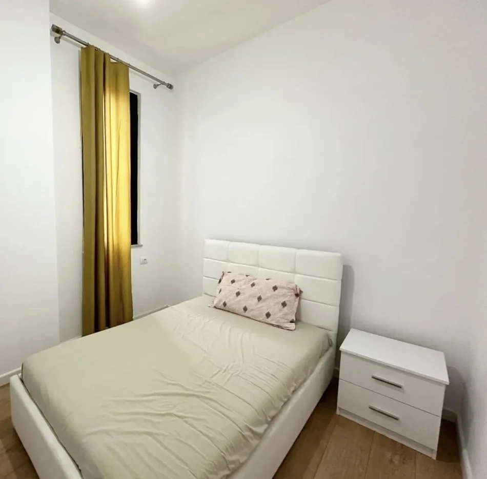 Tirane, jap me qera apartament 2+1+Ballkon Kati 8, 95 m² 800 € (Rruga Kavajes)