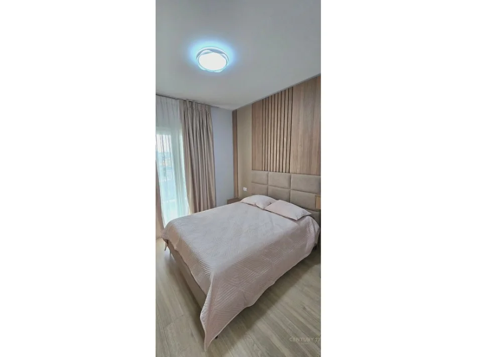 Tirane, jepet me qera apartament 1+1+Ballkon Kati 7, 73 m² 700 € 