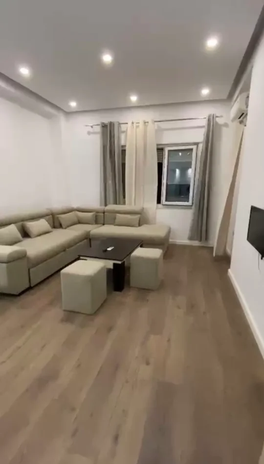 Tirane, jepet me qera apartament 1+1 Kati 2, 70 m² 50.000 Lek (Kopshti Botanik prane Palestres tek Nenkalimi)