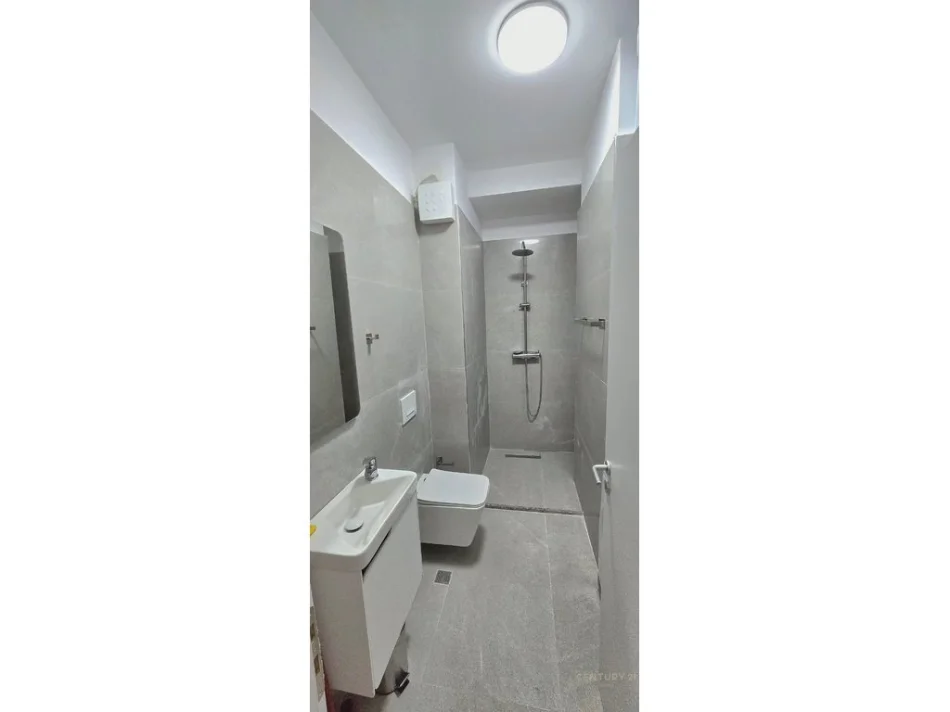Tirane, jepet me qera apartament 1+1+Ballkon Kati 7, 73 m² 700 € 