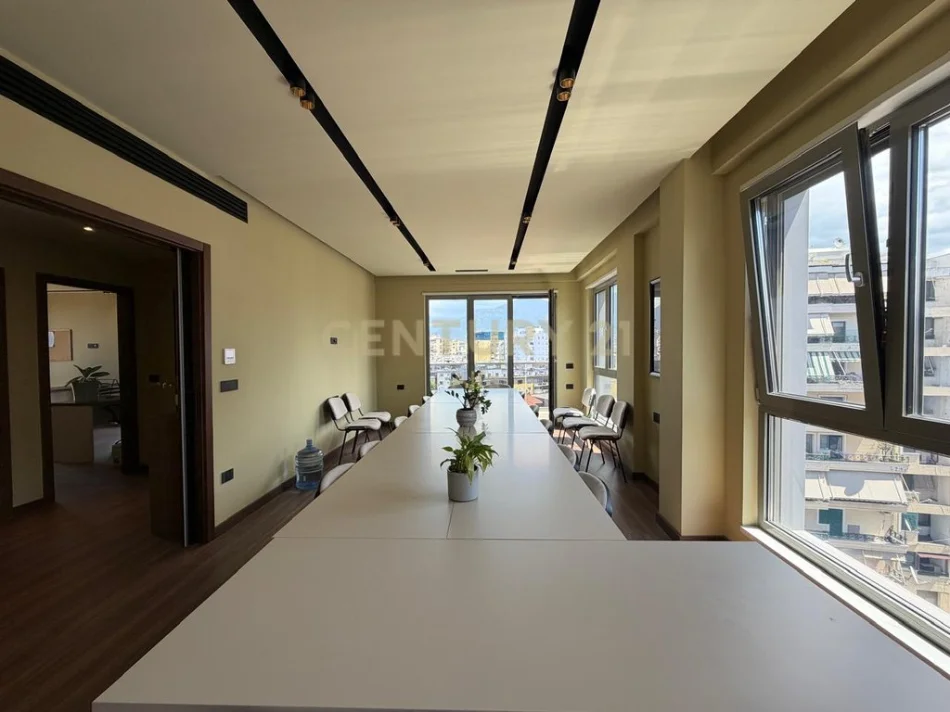 Tirane, jepet me qera Kati 7, 121 m² 1.800 € 