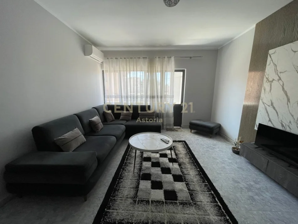 Tirane, jepet me qera apartament 2+1+Ballkon Kati 3, 103 m² 650 € 