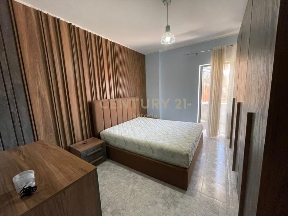 Tirane, jepet me qera apartament 2+1+Ballkon Kati 3, 103 m² 650 € 