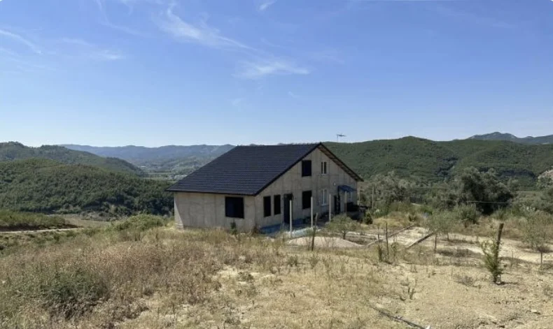 Tirane, shitet Kati 0, 100.000 m² 400.000 € (Vishaj)
