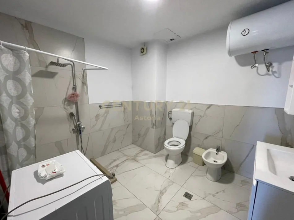 Tirane, jepet me qera apartament 2+1+Ballkon Kati 3, 103 m² 650 € 