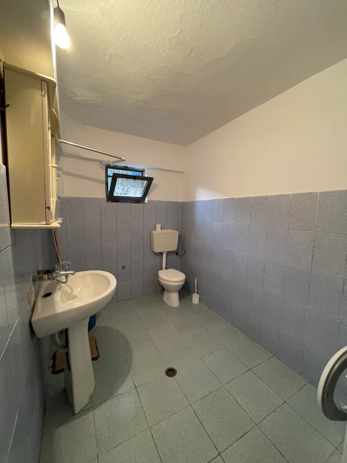 Tirane, jepet me qera apartament 1+1 Kati 1, 52 m² 220 € (Astir)