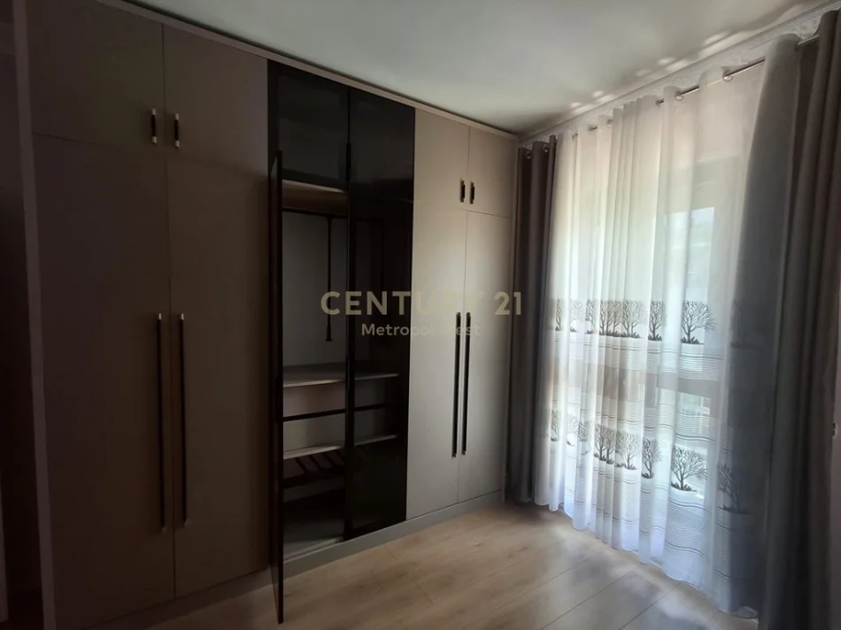 Tirane, jepet me qera apartament 1+1+Ballkon Kati 4, 76 m² 620 € 