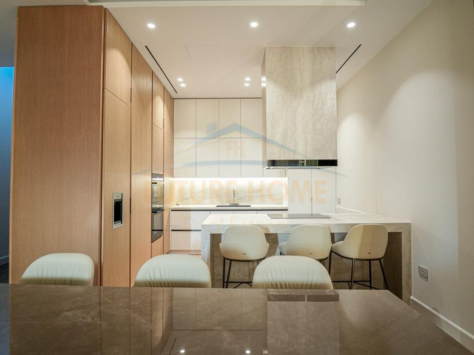 Tirane, jepet me qera Vile 3+1 , 359 m² 5.000 € (Luminor Residenc)