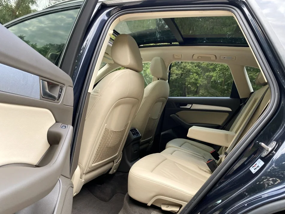 Tirane, shes makine Audi q5 premiun plus Benzin, blu e errët automatik Klima