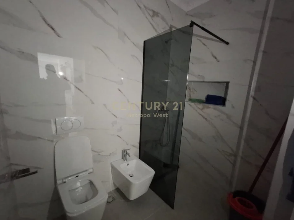 Tirane, jepet me qera apartament 1+1+Ballkon Kati 4, 76 m² 620 € 