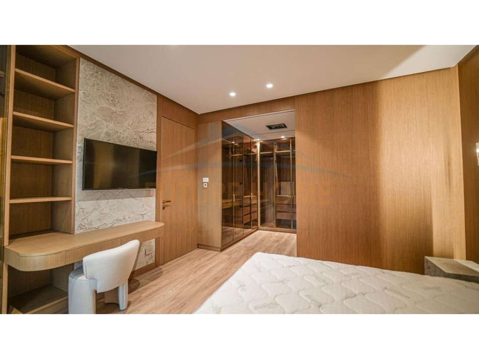 Tirane, jepet me qera Vile 3+1 , 359 m² 5.000 € (Luminor Residenc)