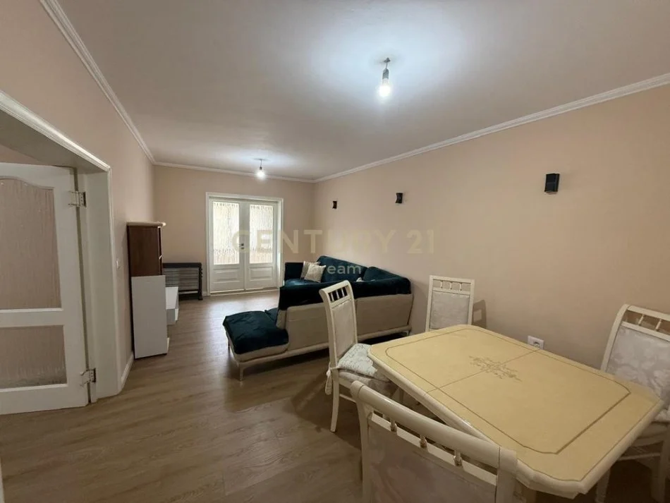 Tirane, jepet me qera apartament 2+1 Kati 5, 600 € (Oxhaku)