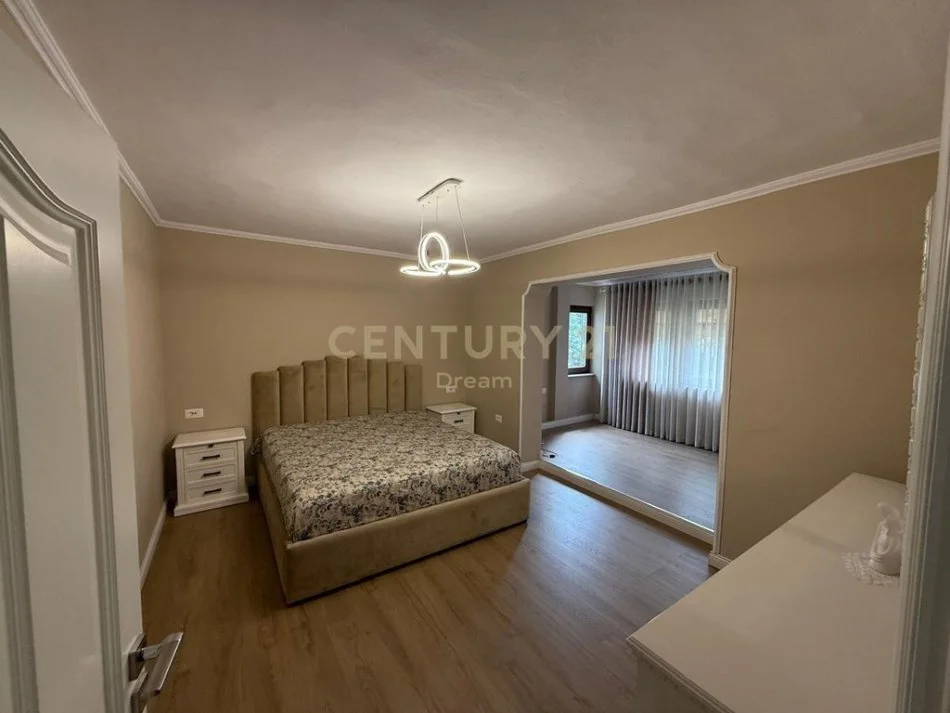 Tirane, jepet me qera apartament 2+1 Kati 5, 600 € (Oxhaku)