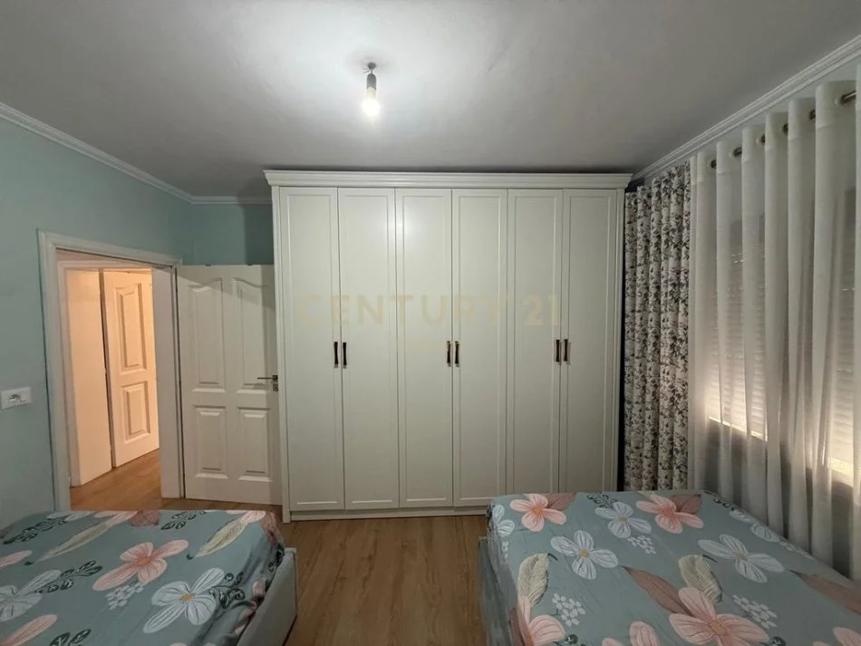 Tirane, jepet me qera apartament 2+1 Kati 5, 600 € (Oxhaku)