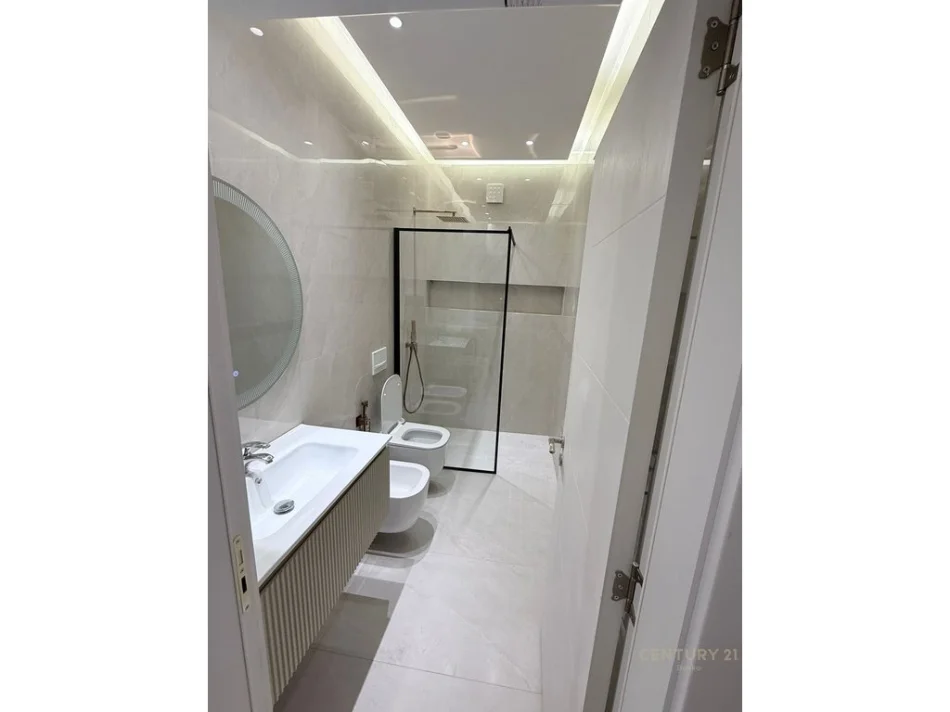 Tirane, jepet me qera apartament 1+1 Kati 3, 72 m² 600 € (rruga 5 maji)