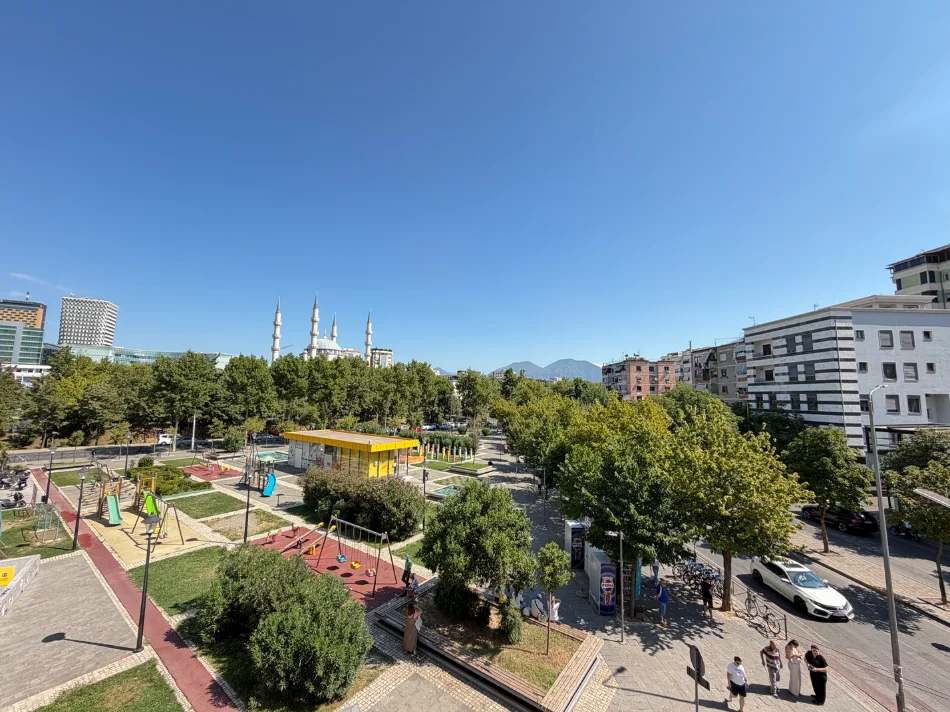 Tirane, jepet me qera ambjent biznesi Kati 3, 100 m² 750 € 