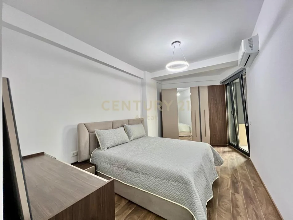 Tirane, jepet me qera apartament 2+1+Ballkon Kati 5, 124 m² 1.300 € 