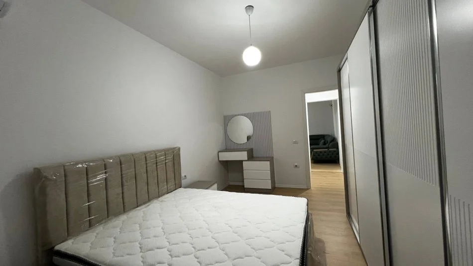 Tirane, jepet me qera apartament 1+1+Ballkon , 600 € (Kinistudio)