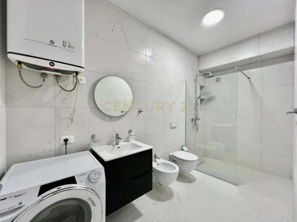Tirane, jepet me qera apartament 2+1+Ballkon Kati 5, 124 m² 1.300 € 