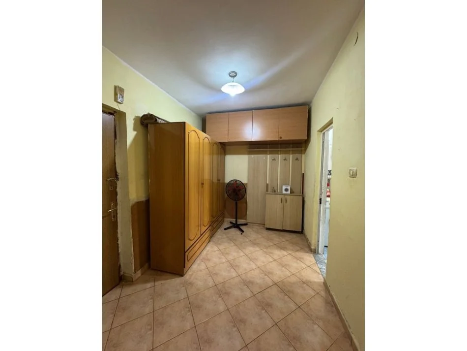 Tirane, jepet me qera apartament 1+1 Kati 2, 50 m² 350 € 