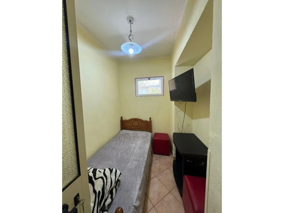 Tirane, jepet me qera apartament 1+1 Kati 2, 50 m² 350 € 