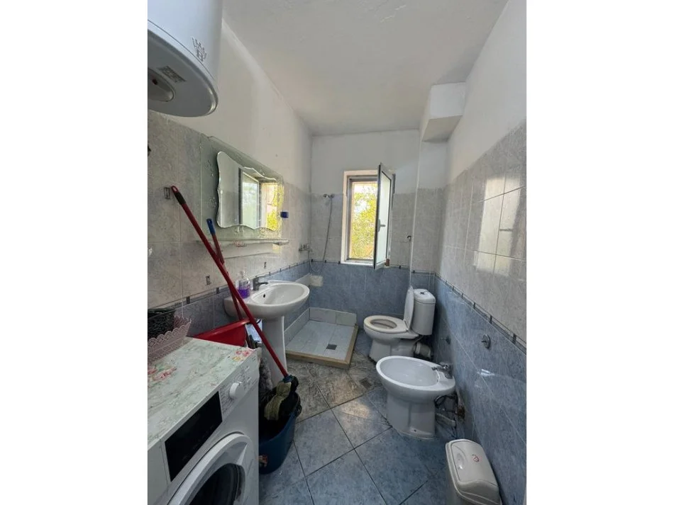 Tirane, jepet me qera apartament 1+1 Kati 2, 50 m² 350 € 