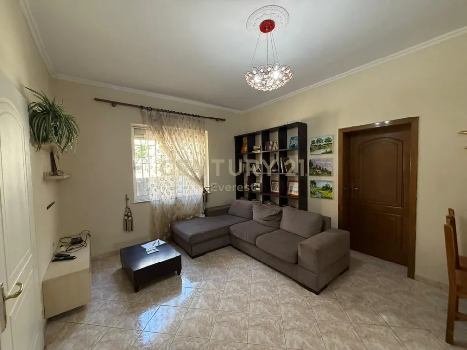Tirane, jepet me qera shtepi 3+1+Aneks+Ballkon Kati 1, 100 m² 800 € (muhamed gjollesha)