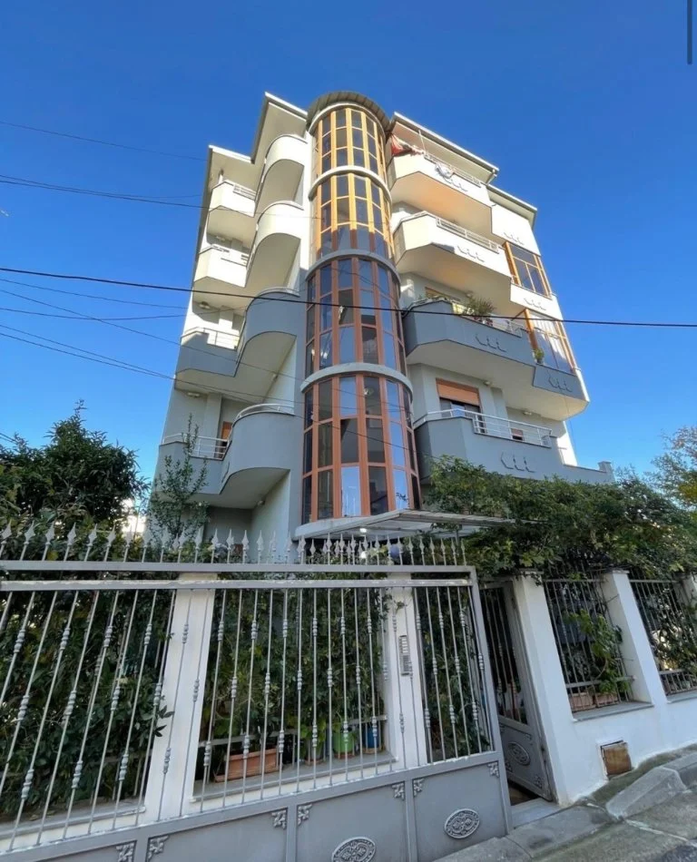 Tirane, shitet , 750.000 € 