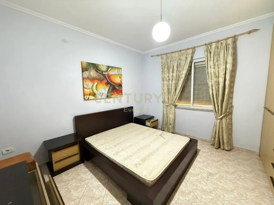 Tirane, jepet me qera shtepi 3+1+Aneks+Ballkon Kati 1, 100 m² 800 € (muhamed gjollesha)