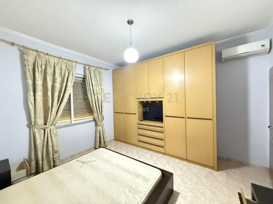 Tirane, jepet me qera shtepi 3+1+Aneks+Ballkon Kati 1, 100 m² 800 € (muhamed gjollesha)