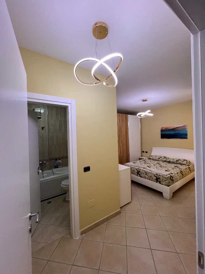 Tirane, jepet me qera apartament 2+1+Ballkon Kati 10, 103 m² 1.000 € (Rruga Qemal stafa)