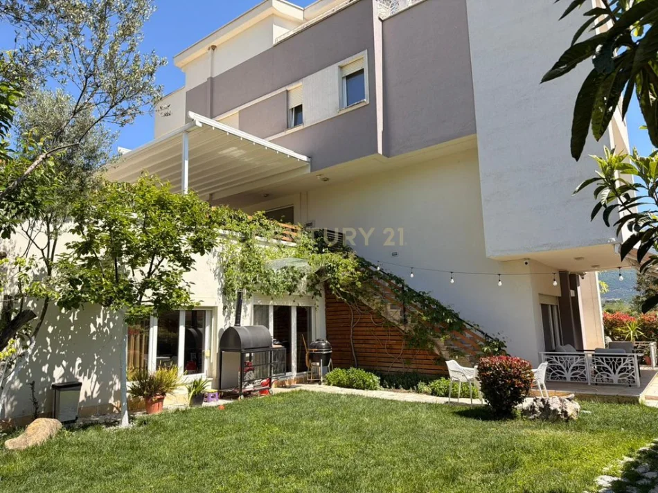 Tirane, jepet me qera Vile 4+1+Ballkon Kati 2, 450 m² 3.500 € (liqeni Farkes)