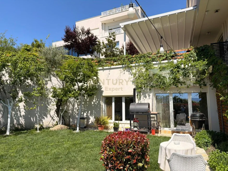 Tirane, jepet me qera Vile 4+1+Ballkon Kati 2, 450 m² 3.500 € (liqeni Farkes)