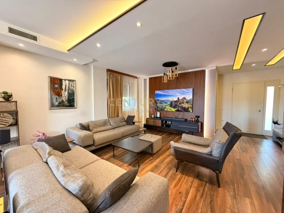Tirane, jepet me qera Vile 4+1+Ballkon Kati 2, 450 m² 3.500 € (liqeni Farkes)
