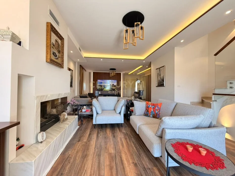 Tirane, jepet me qera Vile 4+1+Ballkon Kati 2, 450 m² 3.500 € (liqeni Farkes)