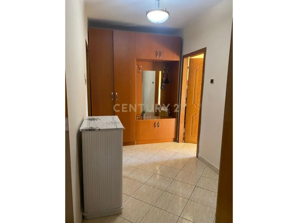Tirane, jepet me qera apartament 1+1 Kati 3, 60 m² 500 €