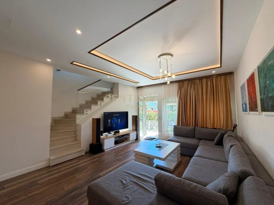 Tirane, jepet me qera Vile 4+1+Ballkon Kati 2, 450 m² 3.500 € (liqeni Farkes)