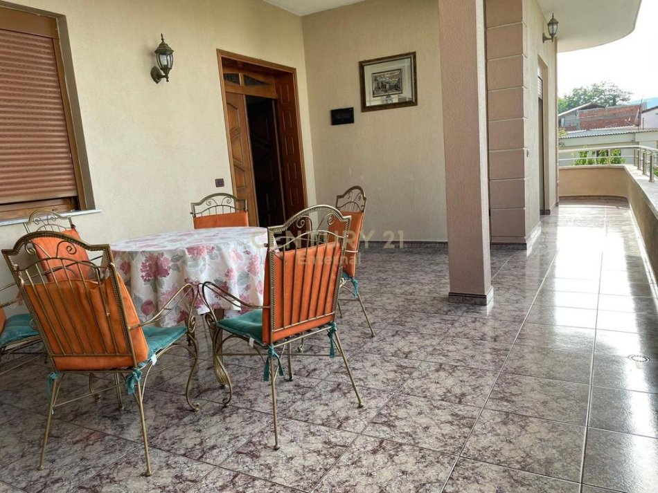 Tirane, shes Vile 2 Katshe Kati 2, 300 m² 320.000 € (Kombinat)